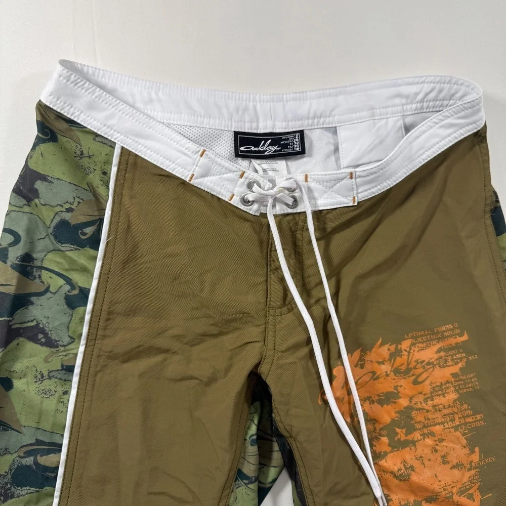 Oakley Men’s Swim Shorts Camo Orange Graphic Boardshorts Size 2 Beach Surf